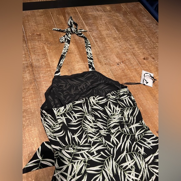 1. STATE Womens Belted
Sleeveless Halter Wide Leg
Jumpsuit Palm Print. - Picture 11 of 14